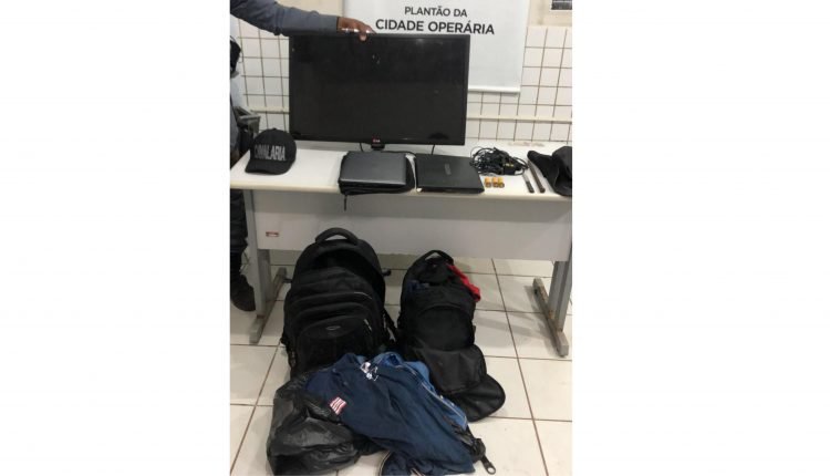 Suspeitos fugiram por uma região de mata