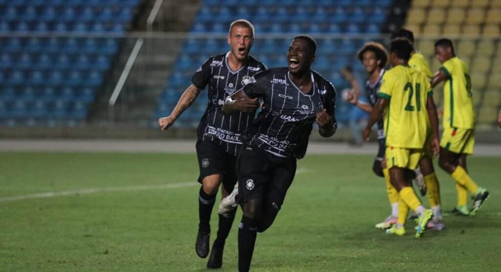 Sampaio Corrêa leva gol de virada no fim do jogo