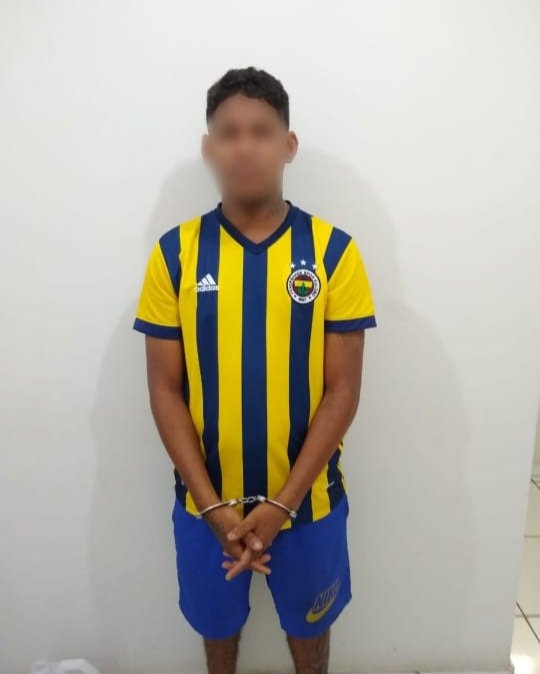 Jovem de 22 anos foi preso acusado de roubo a pessoa