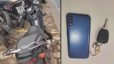 Moto e celular deixado por suspeitos foram entregues a DECOP