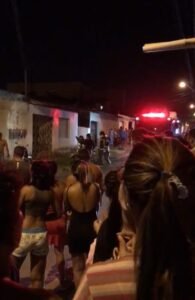 Equipes de socorro chegaram ao local após o acidente