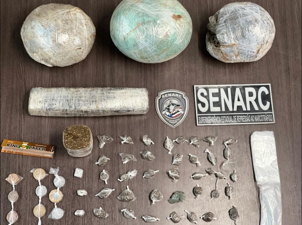 4 KG de maconha estava enterrado no quintal da casa da suspeita