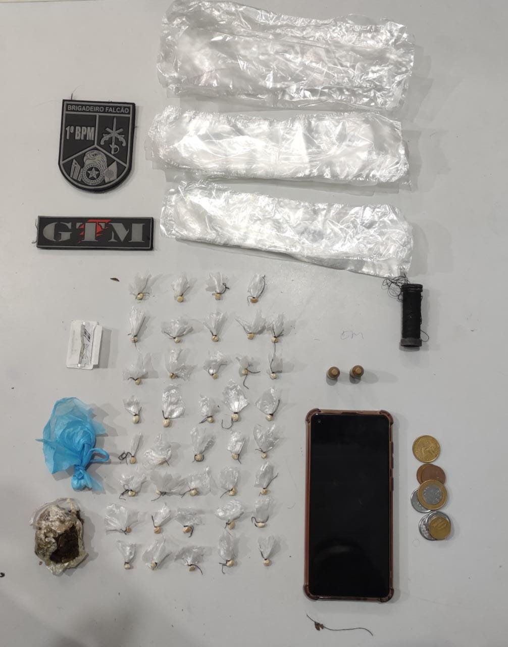 Divulgação/ Polícia Militar apreendeu drogas e munições