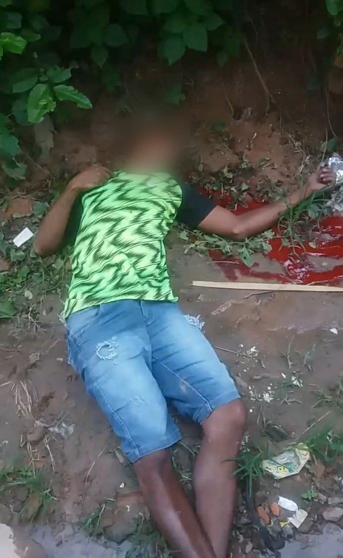 Jovem foi morto com tiros na cabeça