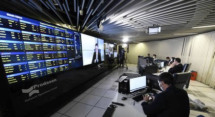 Líderes do Senado discutem compra de vacinas por empresas