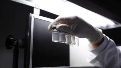 Por falta de matéria-prima, SP interrompe produção da CoronaVac