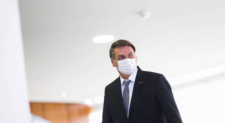 Preocupado com CPI, Bolsonaro pede apoio e critica governadores