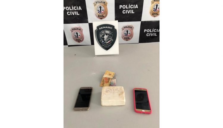Para esconder a droga o suspeito arremessou fora