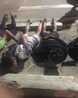 Assaltantes foram presos após colisão com semáforo