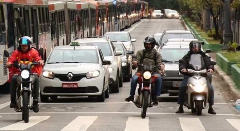 como ficam as regras para os motociclistas