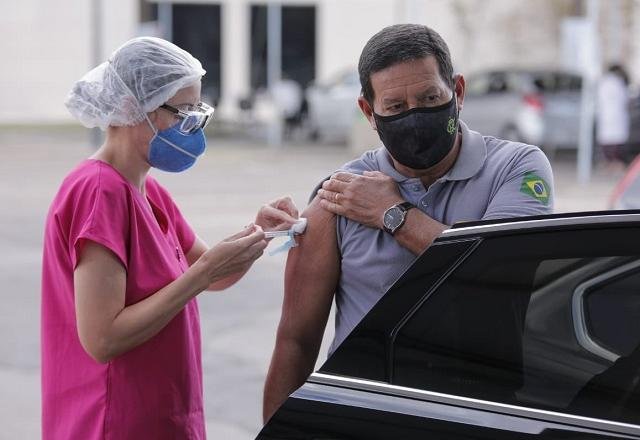 Vice-presidente Mourão recebeu segunda dose da vacina contra covid-19