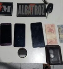 Celulares recuperados pelas equipes do 8º Albatroz e 20° GTM