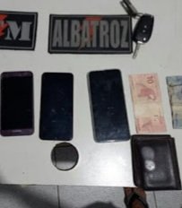 Celulares recuperados pelas equipes do 8º Albatroz e 20° GTM