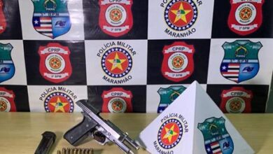 Uma pistola PT e munições .40 foram apreendidas pela PM (Foto/divulgação)