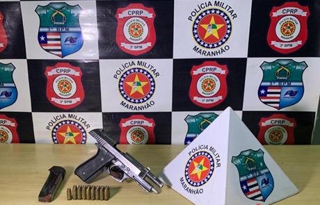 Uma pistola PT e munições .40 foram apreendidas pela PM (Foto/divulgação)