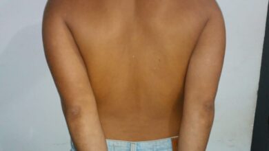 Jovem de 24 anos foi flagrado com menor e entorpecentes prontos para venda (Foto divulgação PCMA)