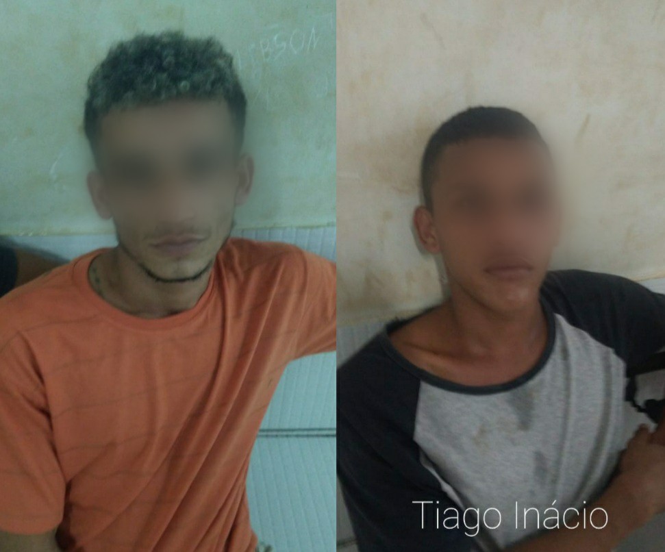 Suspeitos de 22 e 25 anos estavam como moto furtada e um revólver com munições