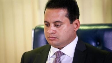 Weverton entra em desespero e pede para barrar pesquisa que mostra sua queda.