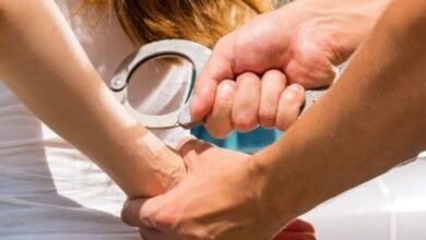 Duas mulheres presas por uso de documentos falsos. Foto: reprodução