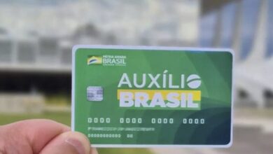 O novo cartão com a marca Auxílio Brasil, que será distribuído aos beneficiários AGÊNCIA BRASIL