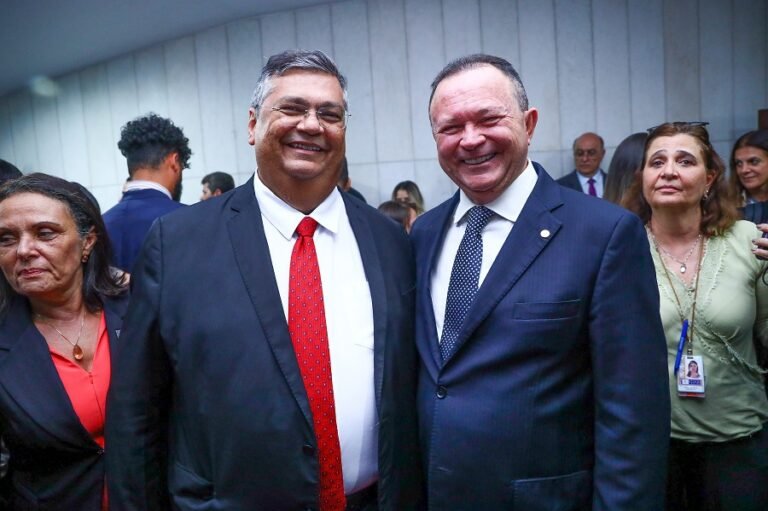 Flávio Dino ao lado do governador Carlos Brandão (Divulgação)