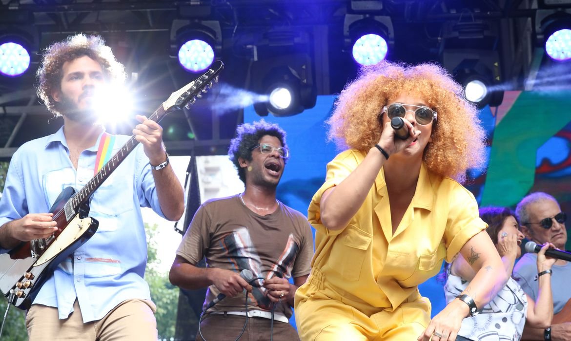 Show da Anelis Assumpção, com participação de Tulipa Ruiz e Negro Leo, no palco em homenagem a Itamar Assumpção, durante a Virada Cultural, em São Paulo.