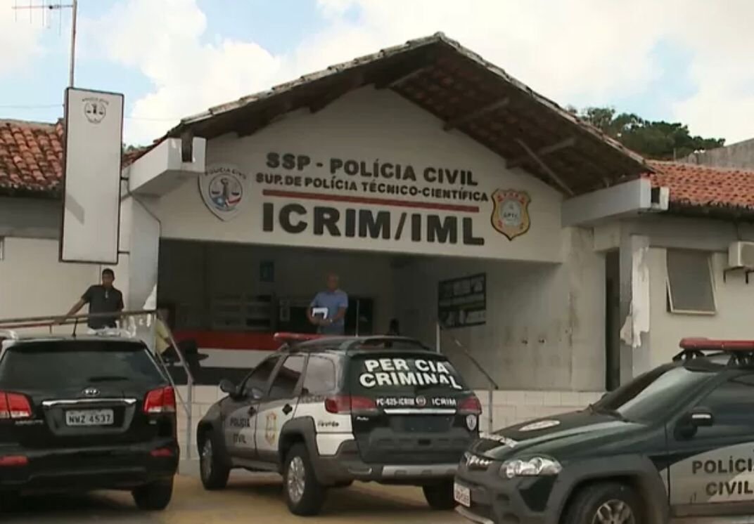 A equipe do Icrim realizou os procedimentos e em seguida o corpo foi removido para o IML.
