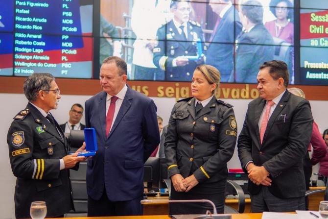 Governador Brandão, deputada Mical, deputado Antônio Pereira e pastor José Ribamar, durante a solenidade