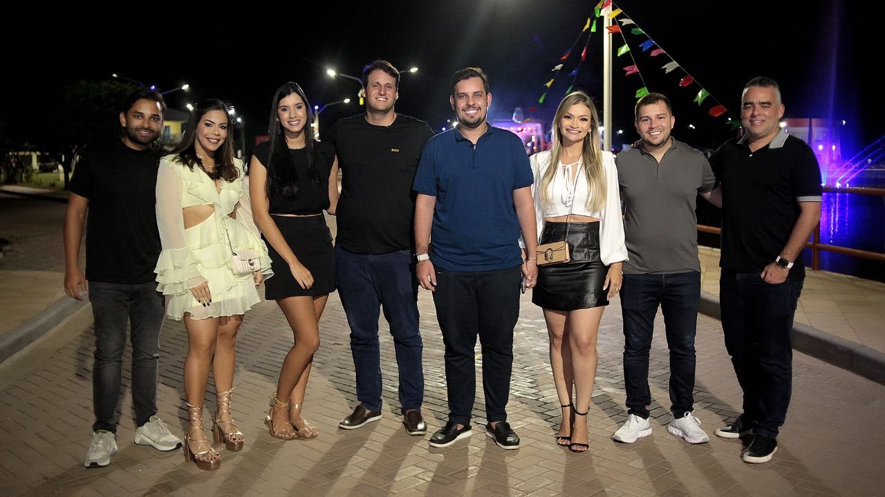Léo Fontes ao lado do seu Grupo Politico e o Secretário Municipalista, Orleans Brandão