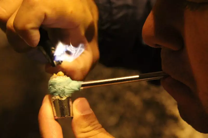 Mais barato, material seria usado em substituição a cinzas de cigarro