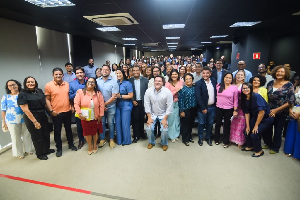 Governo do Estado alinha com educadores metas para educação em 2024